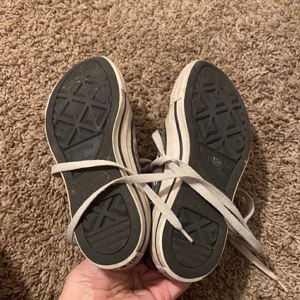 Women’s Hightop Converse Size 5 - Picture 7 of 7